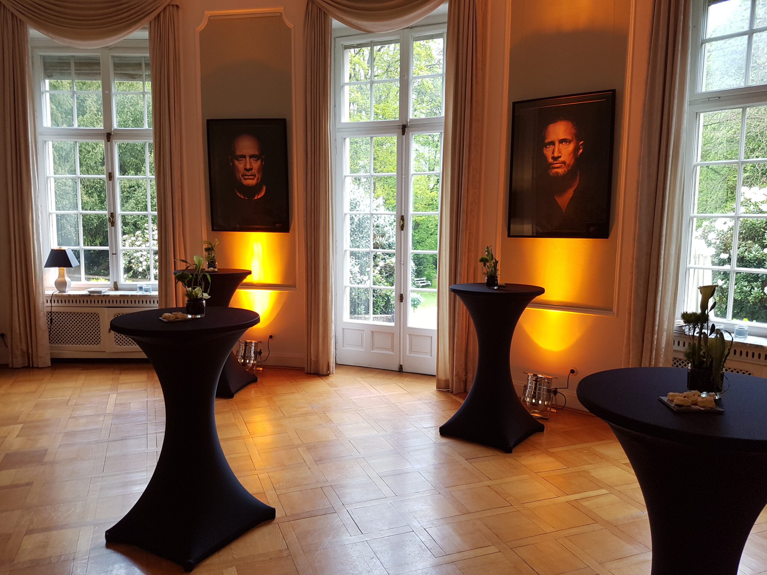 Husse Stehtisch Galactica schwarz