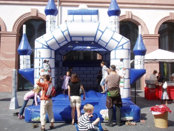 Bouncy castle knight's castle 5x4m - Image 2